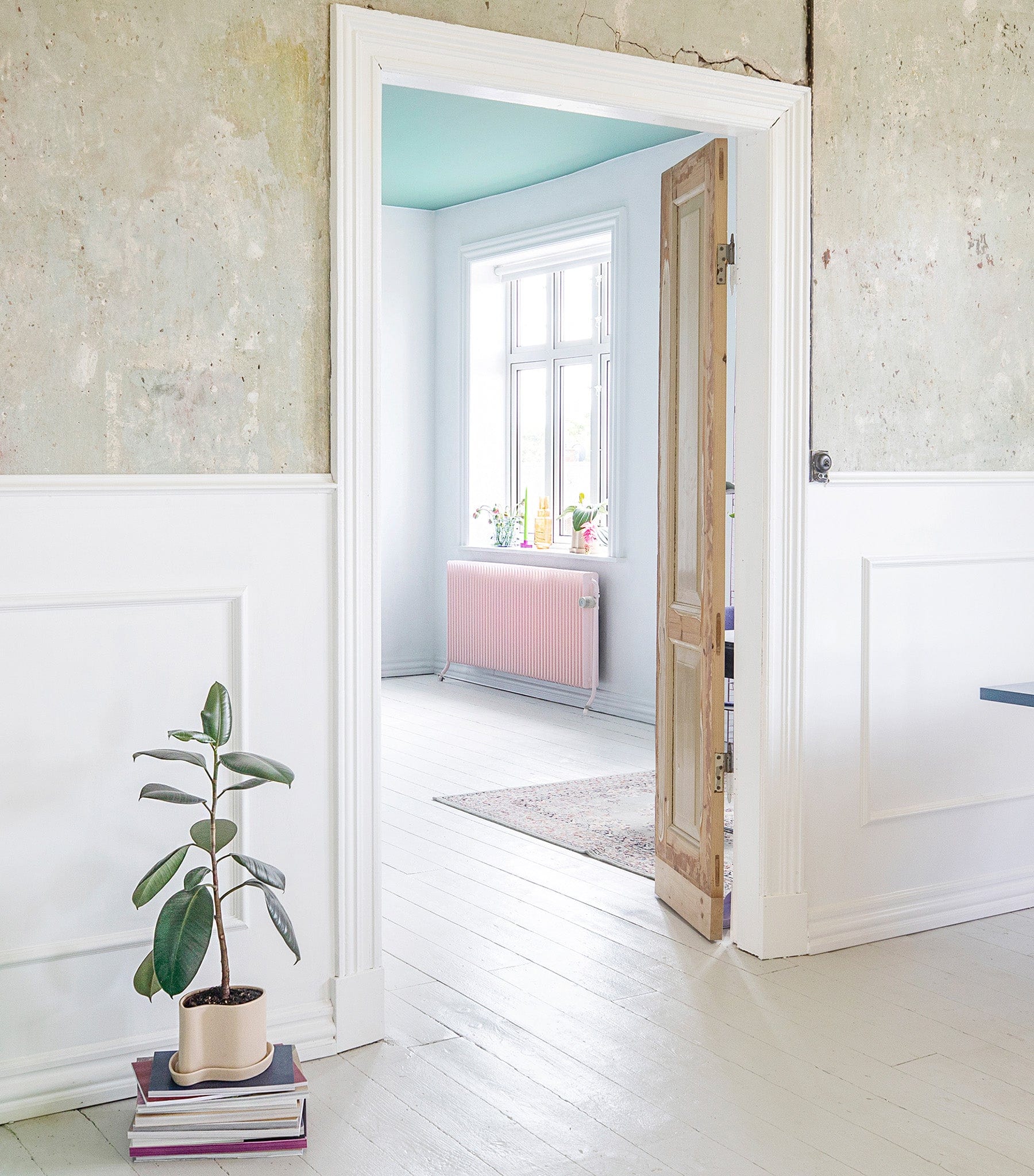 Maritimer Blumentopf aus sandfarbener Keramik